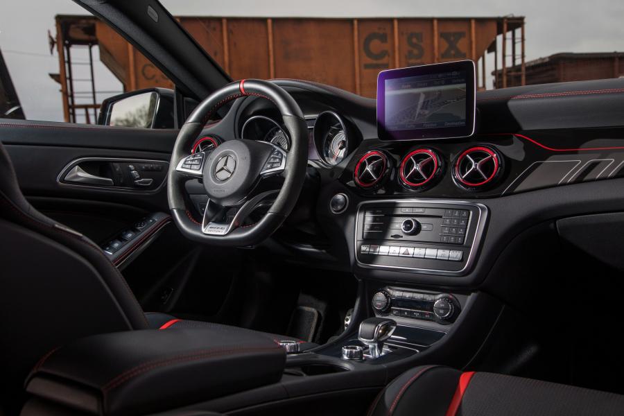 Торпедо Mercedes-AMG CLA45 4Matic (C117) 2016 года  (NA) (фото 4 из 34)